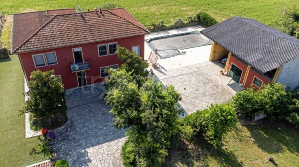casa indipendente in vendita a Voghera