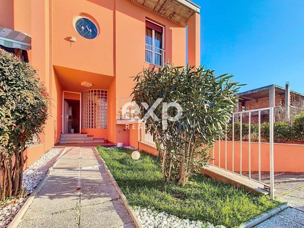 casa indipendente in vendita a Voghera