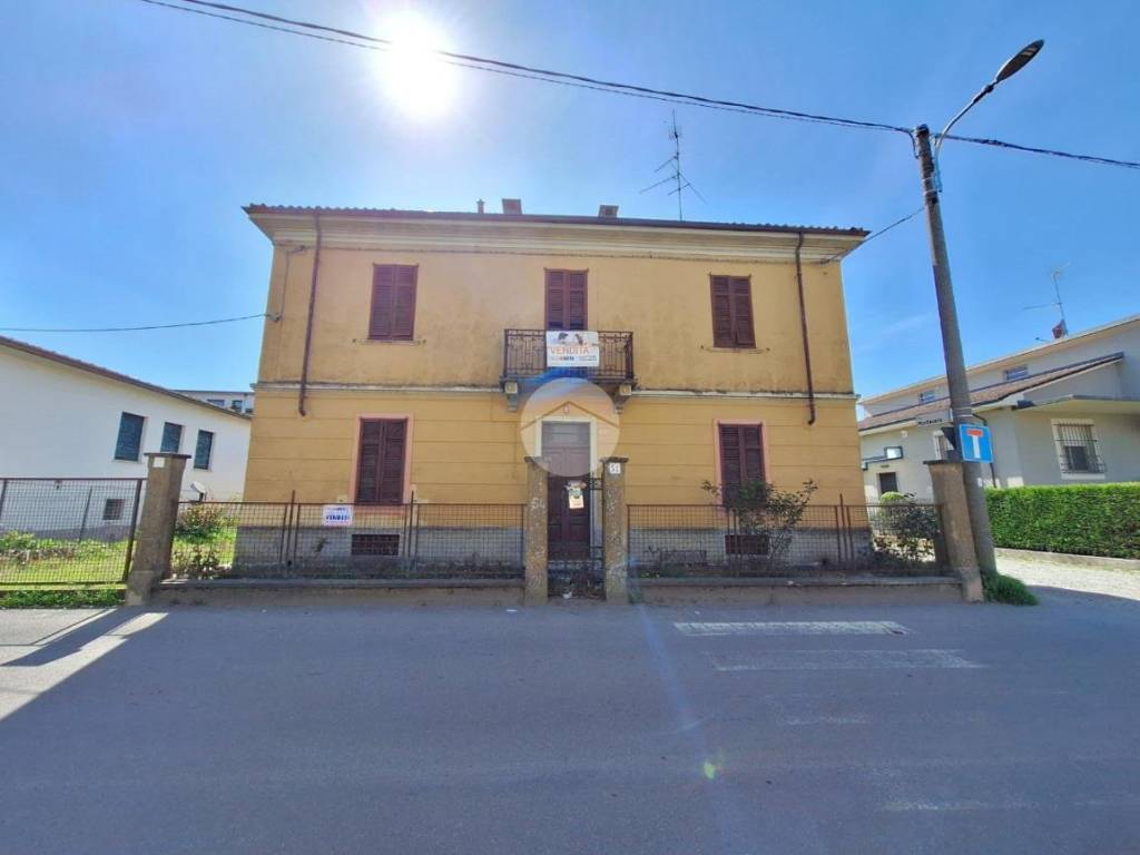 casa indipendente in vendita a Voghera