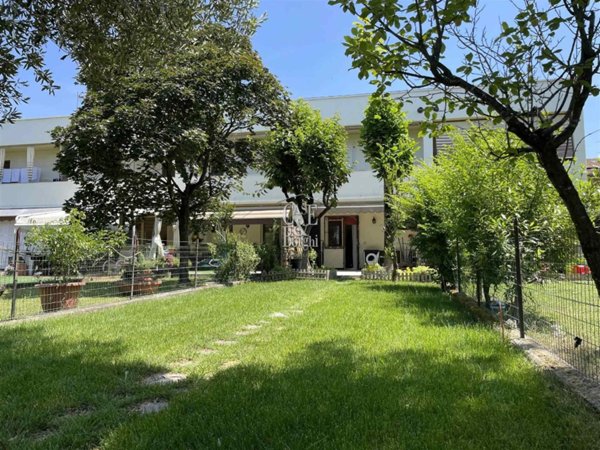 casa indipendente in vendita a Voghera
