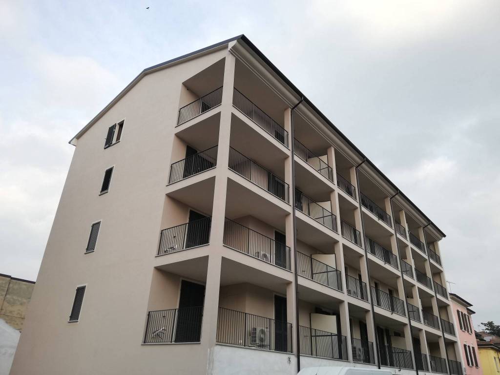 appartamento in vendita a Voghera in zona Campoferro