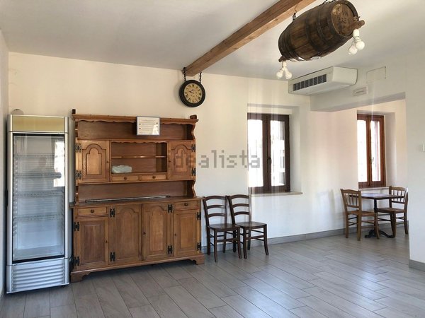 negozio in vendita a Voghera in zona Torremenapace