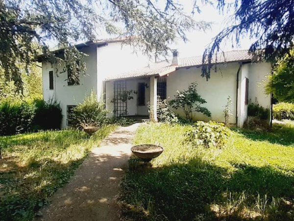 casa indipendente in vendita a Voghera in zona Oriolo