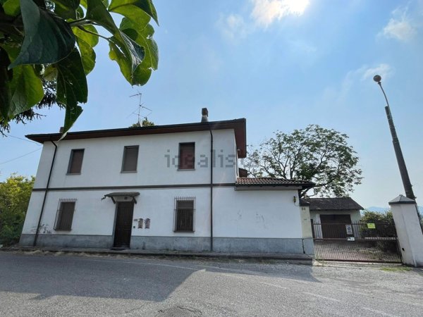 casa indipendente in vendita a Voghera