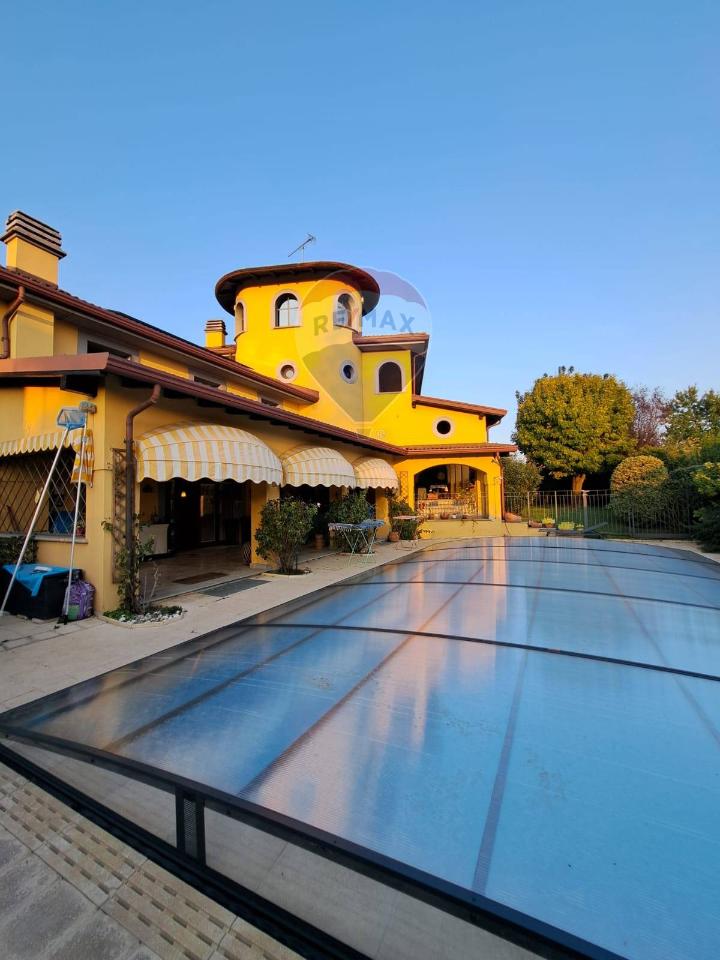 casa indipendente in vendita a Voghera