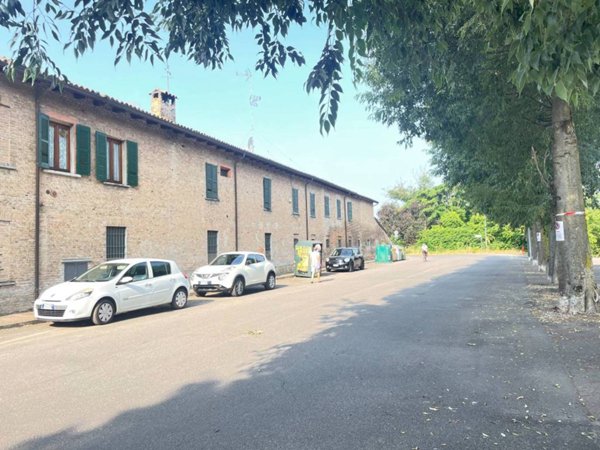 casa indipendente in vendita a Voghera