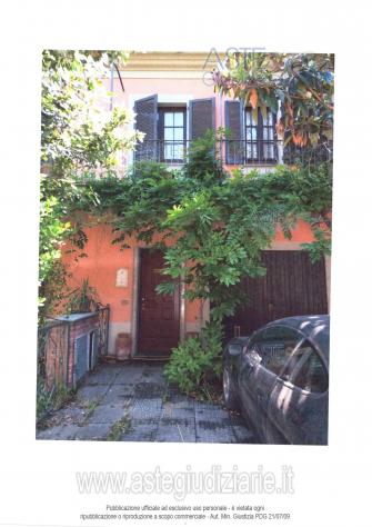 casa indipendente in vendita a Voghera