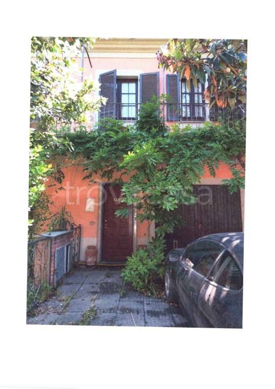 casa indipendente in vendita a Voghera