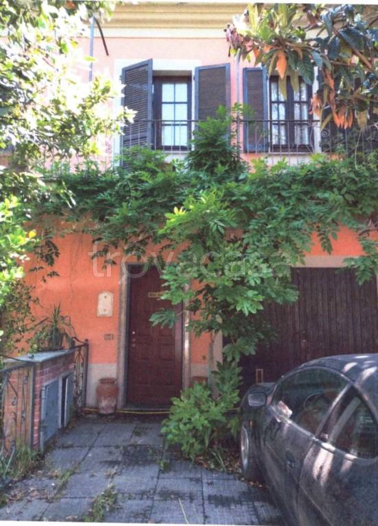 casa indipendente in vendita a Voghera