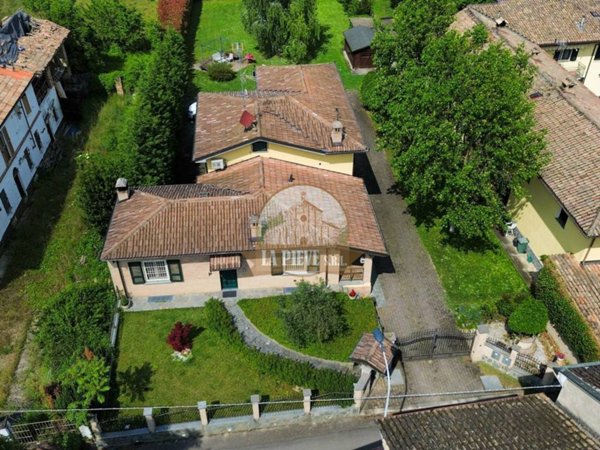 casa indipendente in vendita a Voghera in zona Oriolo