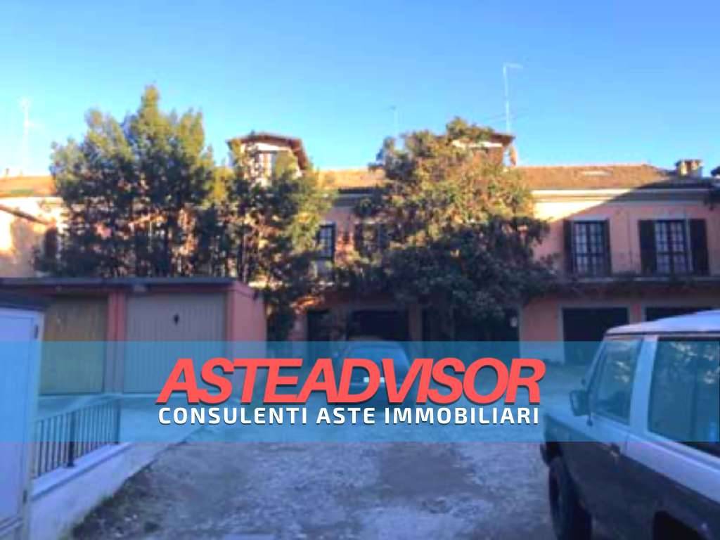 casa indipendente in vendita a Voghera