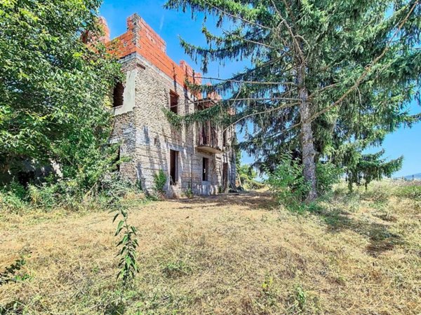 casa indipendente in vendita a Voghera in zona Campoferro