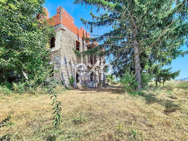 casa indipendente in vendita a Voghera in zona Campoferro