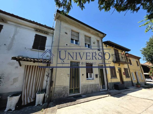 casa indipendente in vendita a Voghera in zona Torremenapace