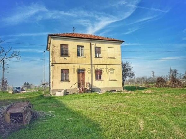 casa indipendente in vendita a Voghera