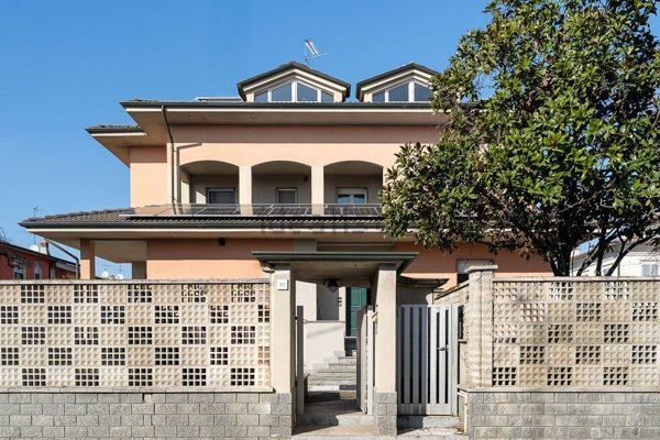casa indipendente in vendita a Voghera
