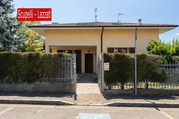 casa indipendente in vendita a Voghera