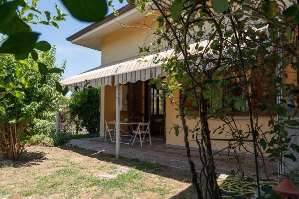 casa indipendente in vendita a Voghera