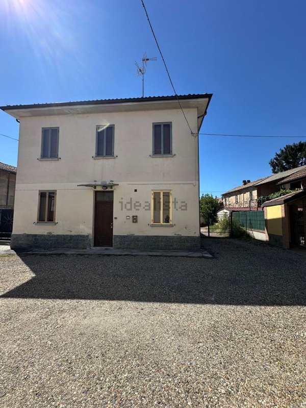 casa indipendente in vendita a Voghera in zona Oriolo