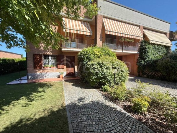 casa indipendente in vendita a Voghera