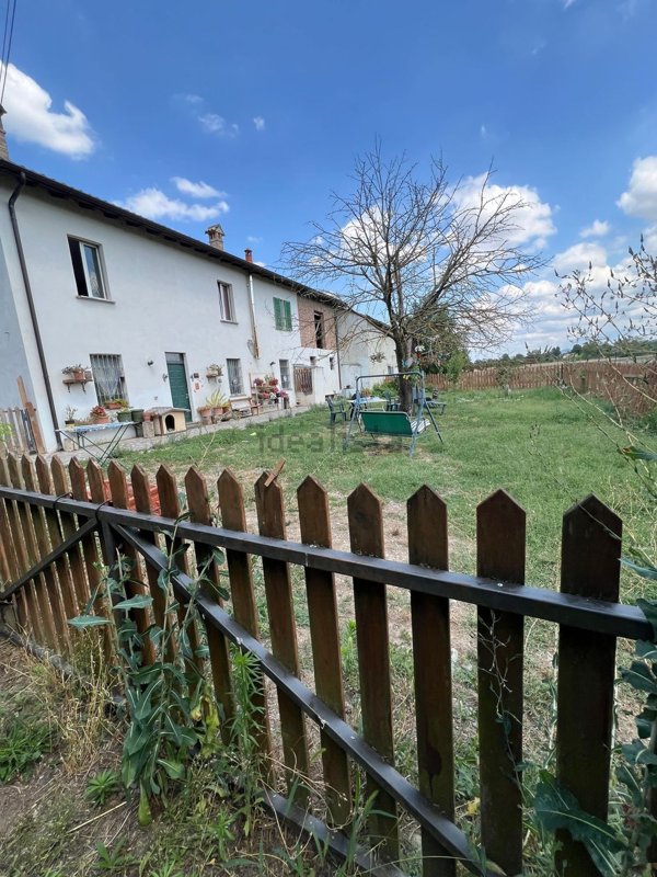 casa indipendente in vendita a Voghera