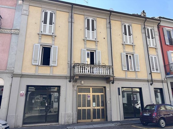negozio in vendita a Voghera