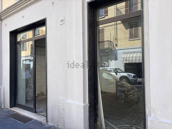 negozio in vendita a Voghera