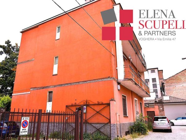 casa indipendente in vendita a Voghera
