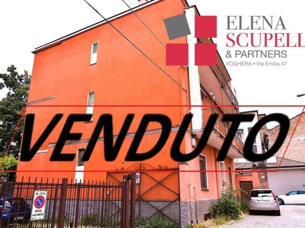 casa indipendente in vendita a Voghera