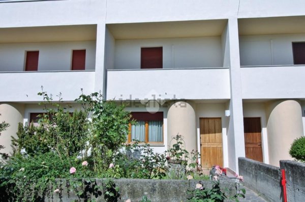 casa indipendente in vendita a Voghera