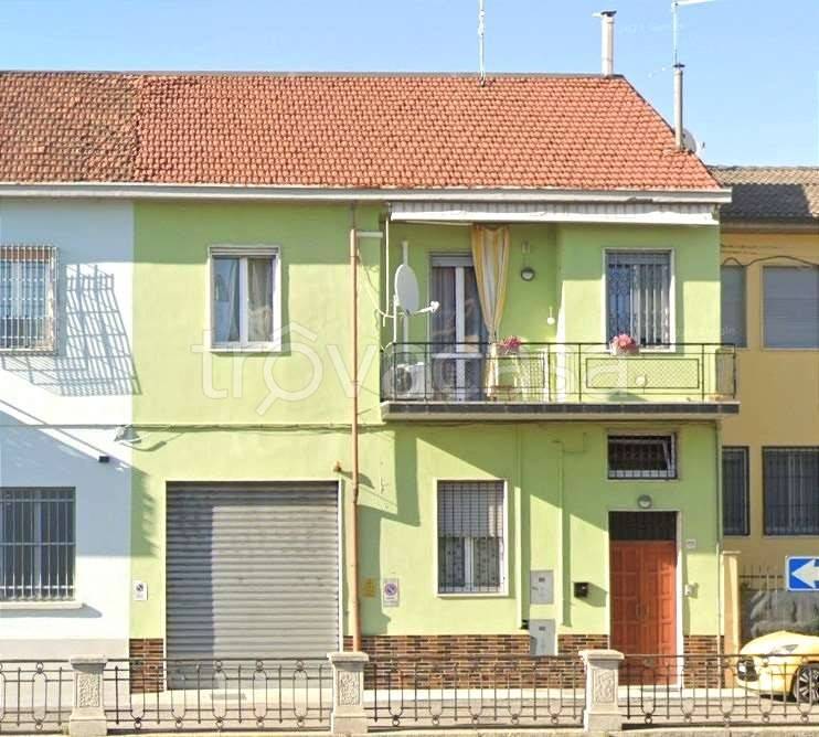 casa indipendente in vendita a Voghera