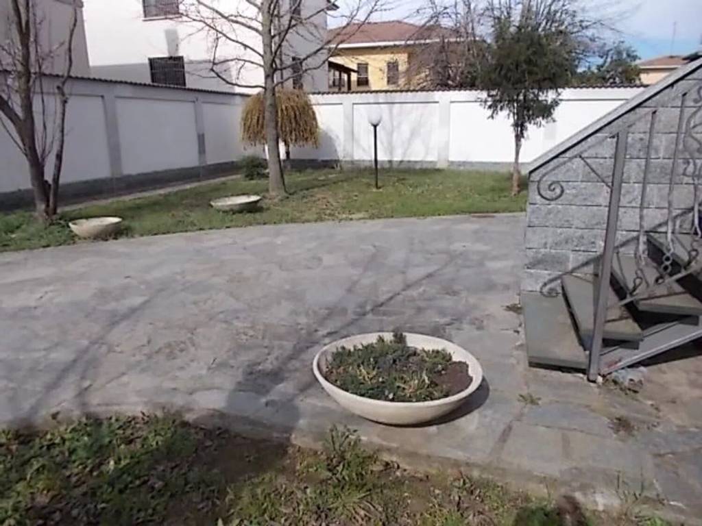 casa indipendente in vendita a Voghera in zona Medassino