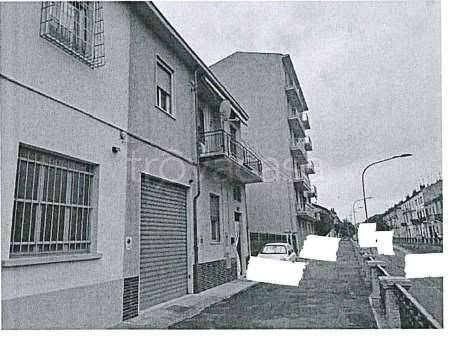 casa indipendente in vendita a Voghera