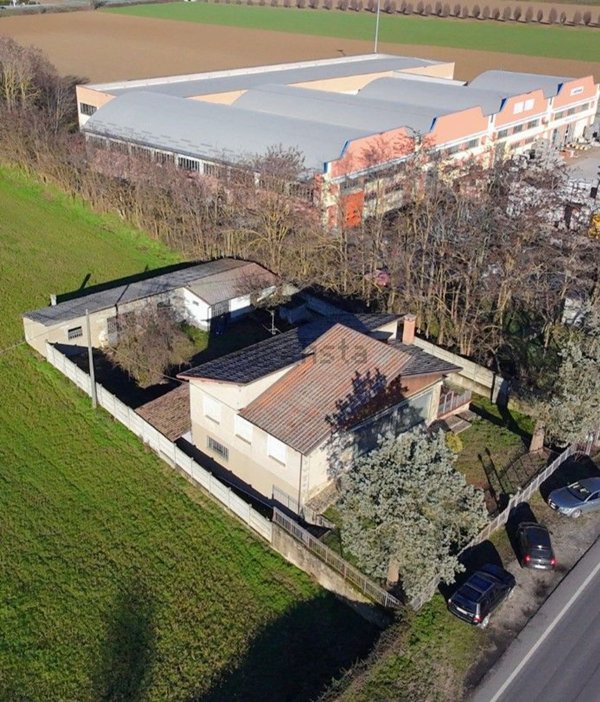 pentavano in vendita a Voghera