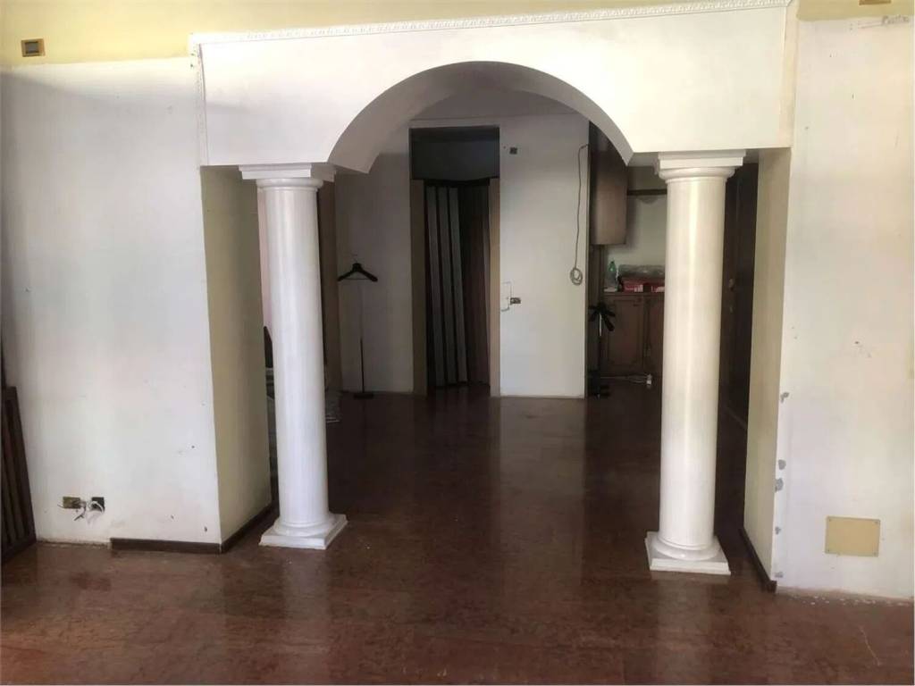 negozio in vendita a Voghera