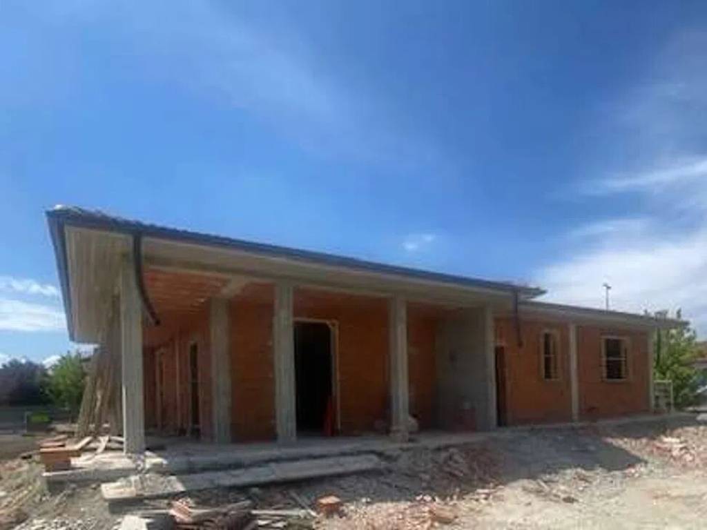 casa indipendente in vendita a Voghera