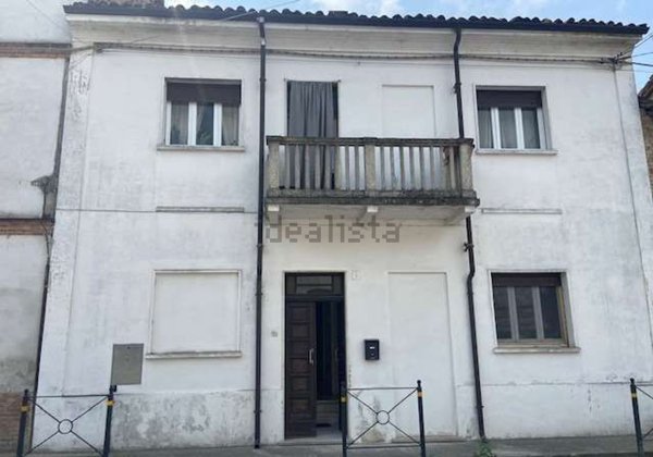 casa indipendente in vendita a Voghera in zona Oriolo