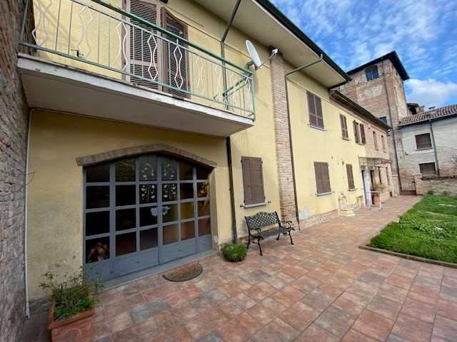 casa indipendente in vendita a Voghera