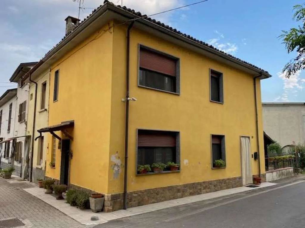 appartamento in vendita a Voghera in zona Oriolo