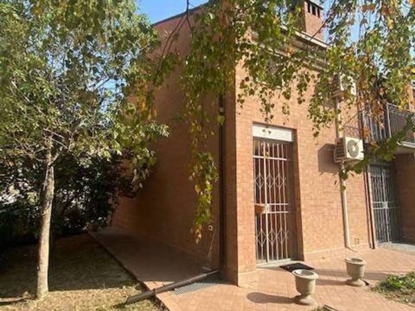 casa indipendente in vendita a Voghera in zona Medassino