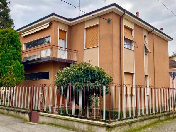 appartamento in vendita a Voghera in zona Campoferro