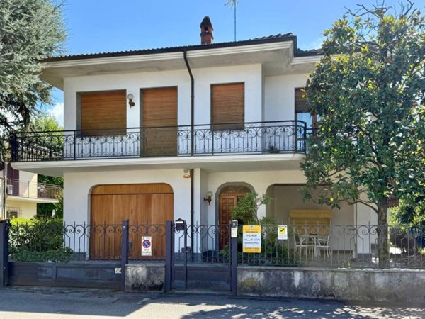 casa indipendente in vendita a Voghera in zona Campoferro