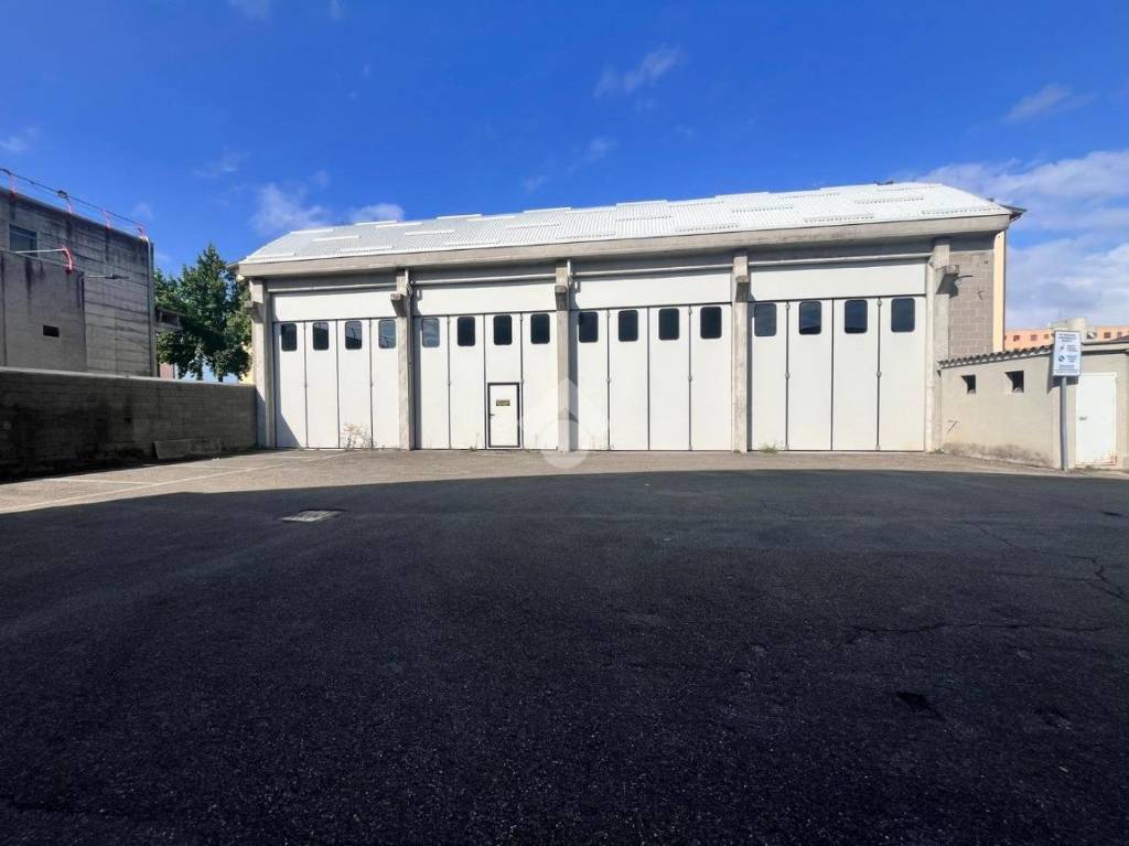 capannone in vendita a Voghera