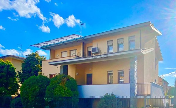 casa indipendente in vendita a Voghera