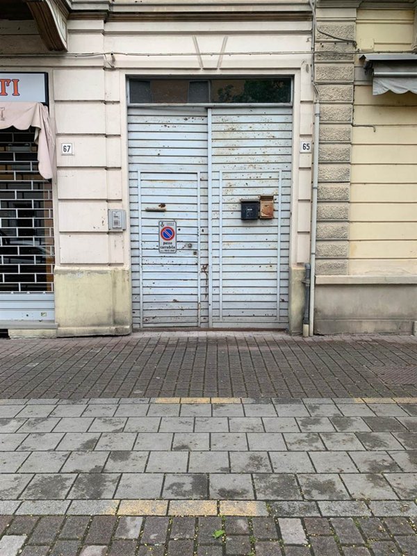 negozio in vendita a Voghera