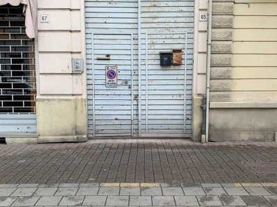 negozio in vendita a Voghera