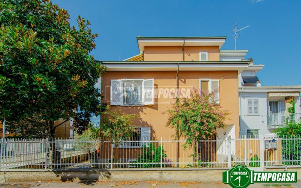 casa indipendente in vendita a Voghera