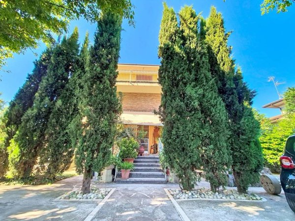 casa indipendente in vendita a Voghera