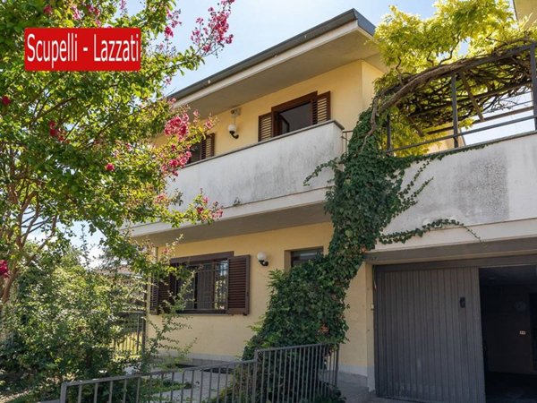 casa indipendente in vendita a Voghera in zona Medassino