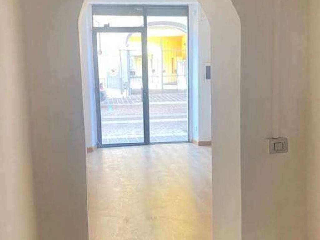 negozio in vendita a Voghera
